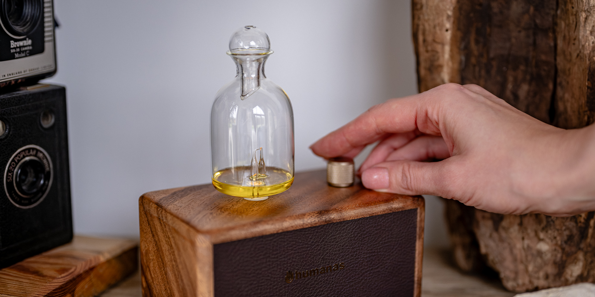 width=100% Dyfuzor olejków, aromatyzer zapachowy Humanas Natural Wood - drewno orzecha włoskiego